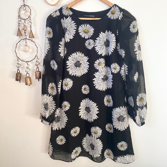 Black floral dress 🖤🌼 - Picture 1 of 4